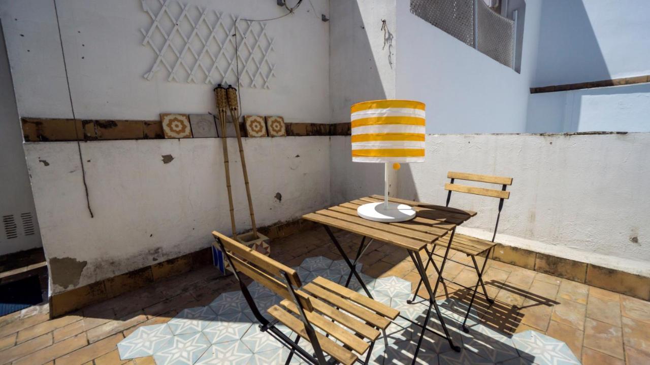 Rentalsevilla Feria Duplex Con Terraza Sevilha Exterior foto